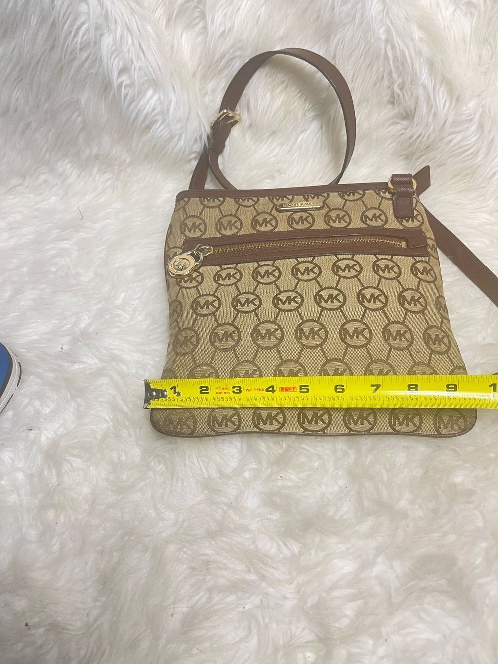 Michael Kors Tan/Brown MK Signature Crossbody Shoulder Bag gold tone hardwares. - Picture 5 of 9